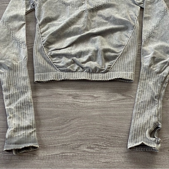 NEW FP Movement Good Karma Hi-Neck Layer Top in Ice Grey Size XS/S - Picture 5 of 16